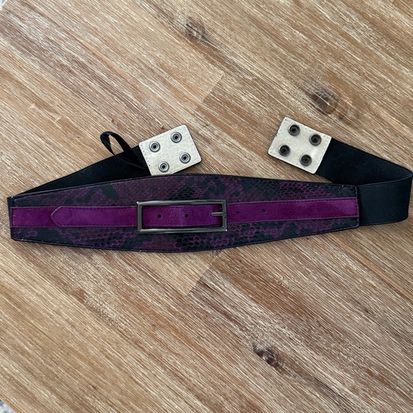 White House black market leather and elastic wide belt with snap closure - Picture 3 of 7